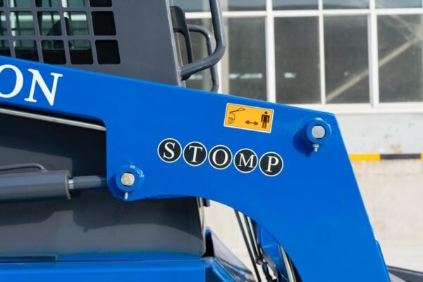 Mini-Skid-Steer-Kubota-D1105-Diesel-11.jpg