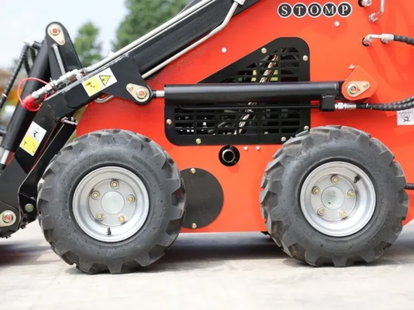 Mini-SkidSteer-Loader-Track-Wheel-Honda-EPA-Gas-22.1-HP4.webp