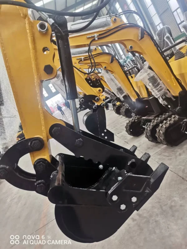 TYPHON-Attachments-Hydraulic-Thumb-Clip6.webp