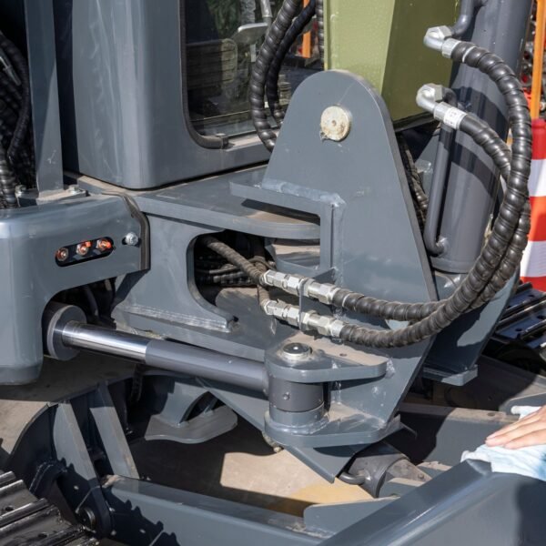TYPHON-KUVUO-4.0-four-ton-cabin-mini-excavator19-scaled-1.jpg