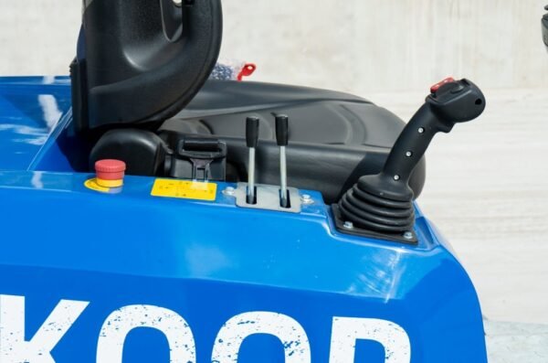 TYPHON-Wheel-Loader-with-Kubota-D1105-engine11.jpg